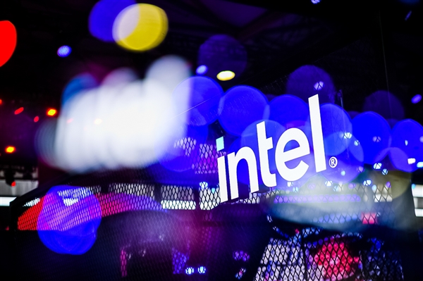 容量翻倍耗电减少40%！Intel力拼2027年打造HBM内存替代方案